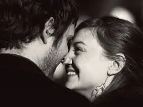 Nghèo khó là kẻ địch đáng sợ nhất của tình yêu: Đồng tiền không sinh ra tình yêu, nhưng chí ít nó có thể duy trì vẻ đẹp của tình yêu