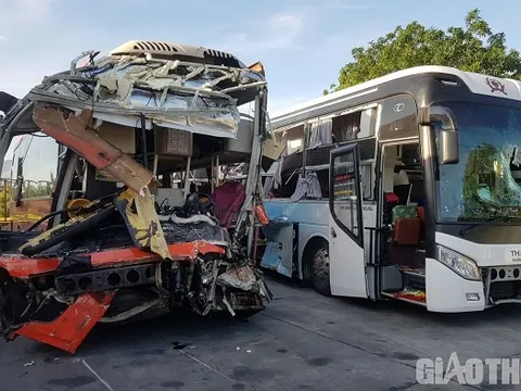Vụ va chạm 2 xe khách làm hơn 40 người thương vong: Ô tô tăng tốc trước khi xảy ra tai nạn