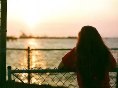 Phụ nữ im lặng là chấp nhận cho lần sau cùng rời đi