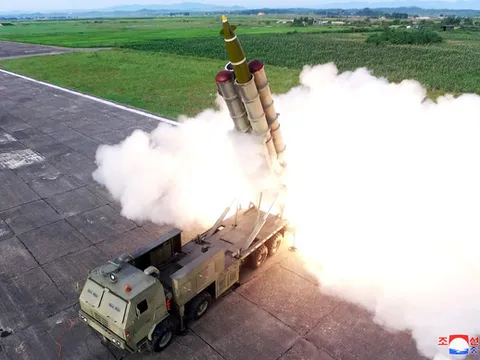 Triều Tiên thử nghiệm thành công tên lửa đa nòng siêu lớn mới