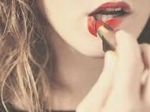 Là đàn bà, hãy hư vừa đủ để thấy cuộc đời thật nhiều ý nghĩa