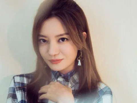 Triệu Vy khiến fan lo lắng khi khoe ảnh tiều tụy sau một ngày làm việc