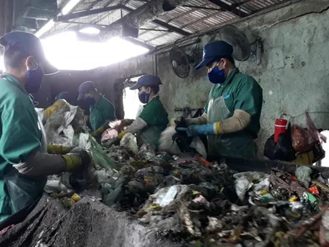 Nhà máy xử lý rác TP Cà Mau lại phát hiện xác thai nhi khi phân loại rác