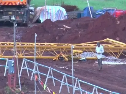 Sập giàn giáo tại dự án Trung tâm thương mại Sơn Phát Plaza, hai công nhân bất tỉnh