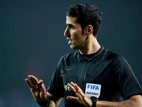 Hé lộ danh tính 'vua áo đen' cầm còi trận đấu giữa đội Thái Lan và Việt Nam