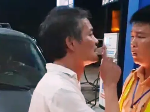 Xử phạt 2,5 triệu đồng tài xế biển xanh chửi bới, tát CSGT ở Thanh Hóa