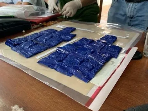 Bắt quả tang tài xế taxi chở thuê 6.000 viên ma túy tổng hợp