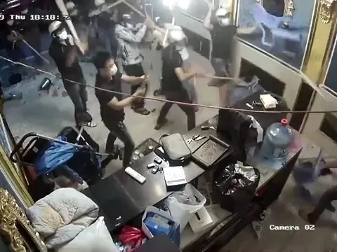 Bắt thêm nghi phạm cầm đầu nhóm giang hồ đập phá nhà hàng ở Sài Gòn