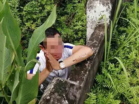 Người dân vây bắt người đàn ông có biểu hiện manh động, nghi bắt cóc trẻ em