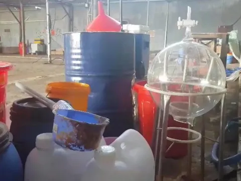 Chủ công ty cho nhóm người Trung Quốc thuê xưởng để sản xuất ma túy khai báo gì?