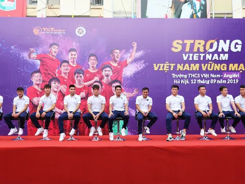 Quang Hải, Bùi Tiến Dũng đeo mặt nạ trung thu truyền cảm hứng tại Strong Vietnam