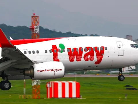 Máy bay Hàn Quốc xin hạ cánh khẩn xuống Tân Sơn Nhất sau tiếng động lớn