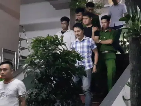 Bắt nam bác sĩ nghi hành hung nữ điều dưỡng