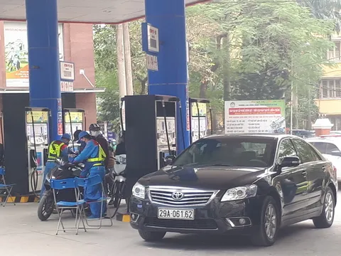 Ngày mai (1/10), giá xăng có thể tăng giá tới 1.000 đồng/lít