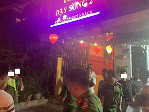 Đột kích quán karaoke lúc rạng sáng, phát hiện 25 khách dương tính với ma túy