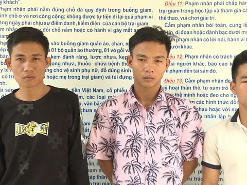 Vĩnh Phúc: 13 nữ nhân viên bị giam lỏng trong quán karaoke, bắt tiếp khách