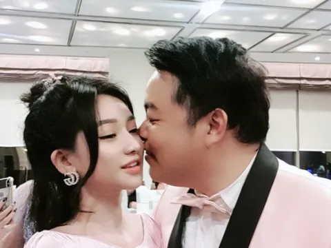 Quang Lê lên tiếng về ảnh hôn má, tình tứ với vợ cũ của Hồ Quang Hiếu