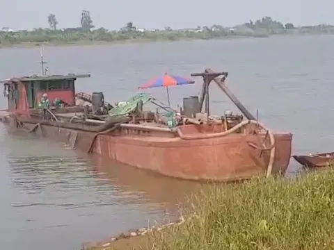 Nam Trực-Nam Định: Cần làm rõ việc nhiều tàu 'lạ' khai thác cát trên sông Hồng