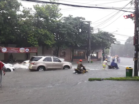 Nghệ An: Mưa lớn kéo dài, hàng nghìn học sinh nghỉ học