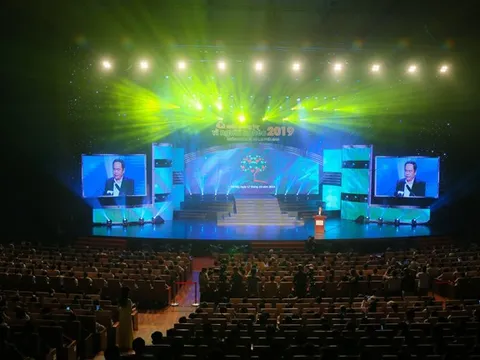 887 tỷ đồng ủng hộ quỹ 'Vì người nghèo' và chương trình an sinh xã hội