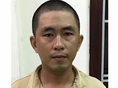 Lên cơn ngáo đá đối tượng ném cá thối và vàng mã vào đồn công an