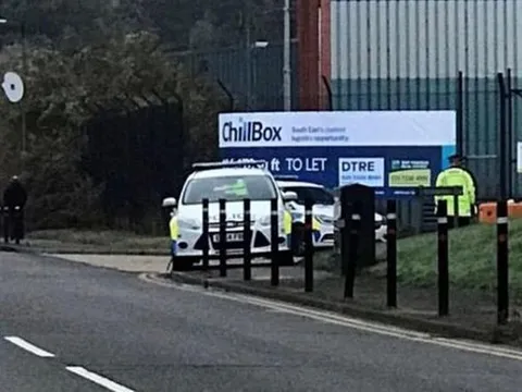 Phát hiện 39 thi thể trong xe container gần thủ đô London