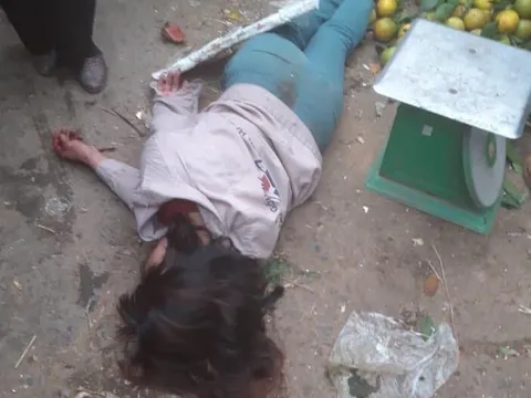 Mặc cả tiền mua bưởi không thành, người phụ nữ mua hàng giả chết vì bị người bán chém