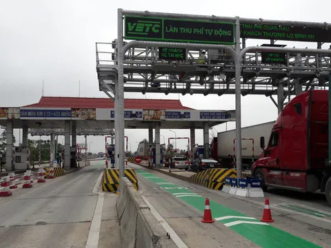 Từ 11/11, xe không dán thẻ cố tình đi vào làn thu phí không dừng sẽ bị xử phạt