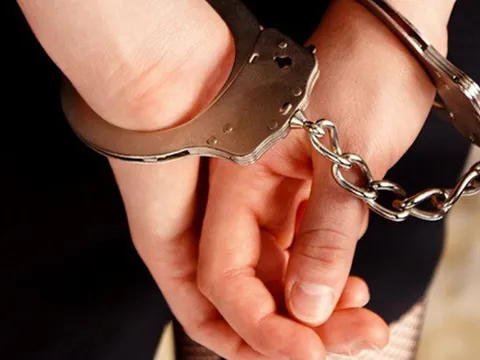 Hai cán bộ phòng giáo dục tham ô 26,5 tỉ tiền hỗ trợ học sinh nghèo