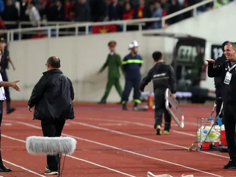 Trợ lý tuyển Thái Lan có thể bị phạt nặng vì hành động miệt thị HLV Park Hang-seo