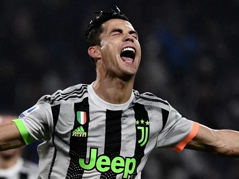 C. Ronaldo bị đồn đã bí mật tổ chức đám cưới