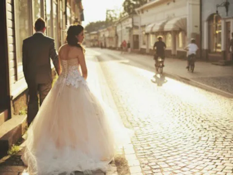 Con gái khôn thì đừng lấy chồng xa, chồng có tốt đến đâu cũng không bằng bố mẹ