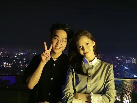 Yoona lộ nhan sắc cực phẩm dù diện đồ siêu giản dị khi lên bar tại Hà Nội