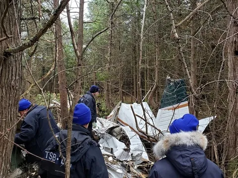 Máy bay rơi ở Canada, cả gia đình 5 người thiệt mạng