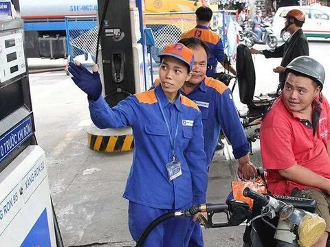 Từ 15h chiều nay 30/11, giá xăng tăng thêm gần 300 đồng/lít