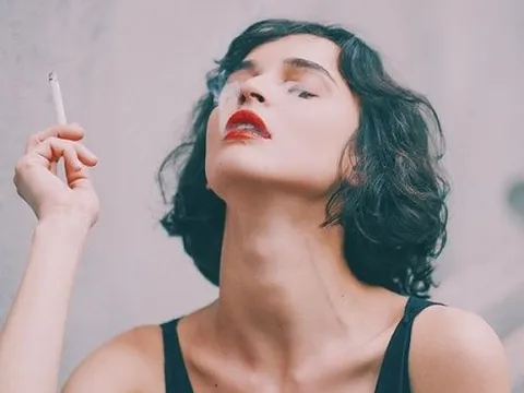 Phải chăng đàn bà từng trải rất khó lại gần?