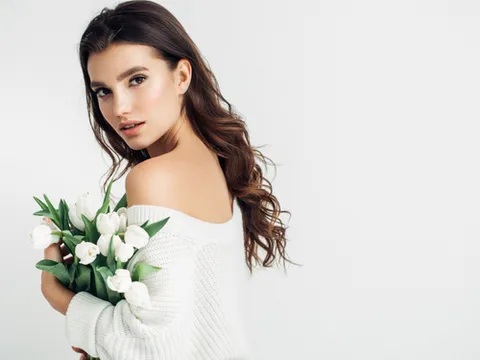 Gửi phụ nữ: Đừng cố gắng luôn mạnh mẽ mà hãy học cách vững vàng, đừng cố gắng trở nên một ai khác mà hãy trở nên chính mình