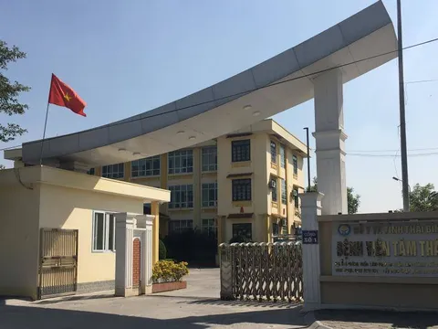 Nữ trung tá bị tố 'ăn quỵt' tiền taxi chữa tâm thần chưa khỏi đã xuất viện