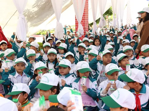 Tỉnh Hà Nam tổ chức lễ phát động chương trình sữa học đường