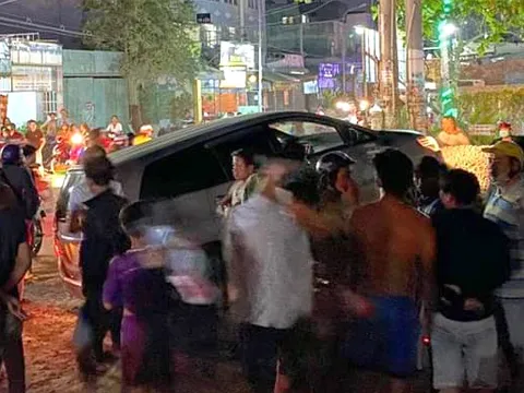 Nghi ngờ chở thuốc lá lậu, tài xế ôtô bị truy đuổi, tử vong sau tiếng súng