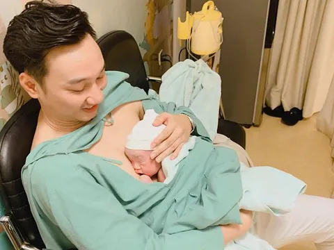 MC Thành chung viết 'tâm thư' gửi 2 con trai sinh đúng ngày U22 Việt Nam vô địch