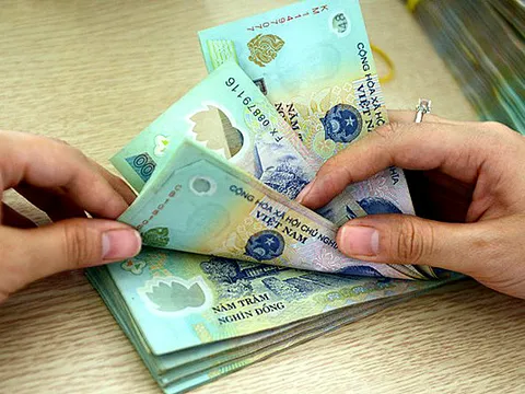 Từ 2021, tiền lương của chồng có thể được chuyển thẳng vào tài khoản vợ