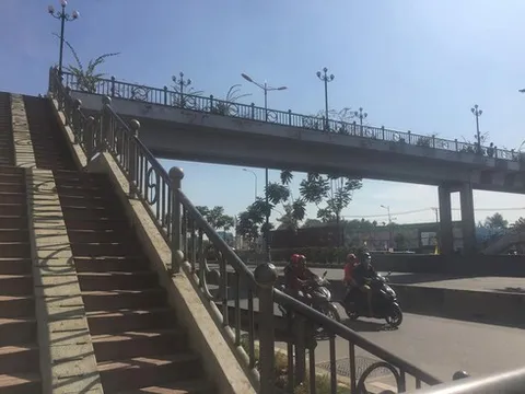 Nữ sinh 19 tuổi tử vong bất thường trên cầu vượt bộ hành Suối Tiên