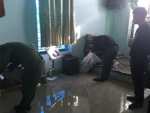 Khởi tố 2 đối tượng dùng vật giống lựu đạn đến nhà con nợ khủng bố đòi tiền