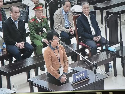 Bị đề nghị 2 -3 năm tù, nguyên Phó tổng giám đốc Mobifone khóc nức nở xin khoan hồng