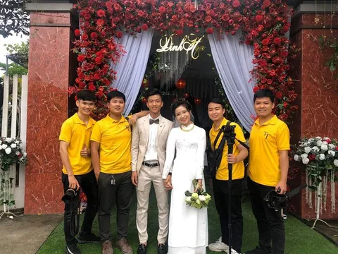 Vợ sắp cưới Phan Văn Đức chia sẻ về chuyện tình cảm với tiền vệ 23 tuổi