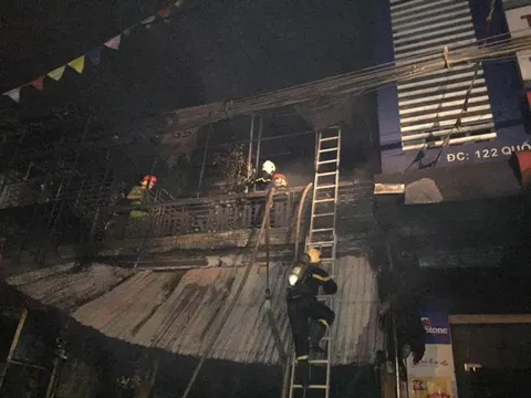 Hà Tĩnh: 2 ông cháu tử trong vụ cháy cửa hàng thiết bị ô tô