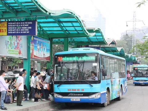 Hà Nội: Huy động 100 xe buýt đưa người hết hạn cách ly về địa phương