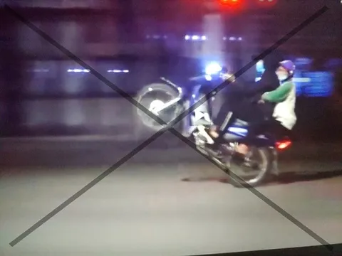 Tạm giữ 10 đối tượng đua xe quanh hồ Hoàn Kiếm bất chấp lệnh cách ly xã hội