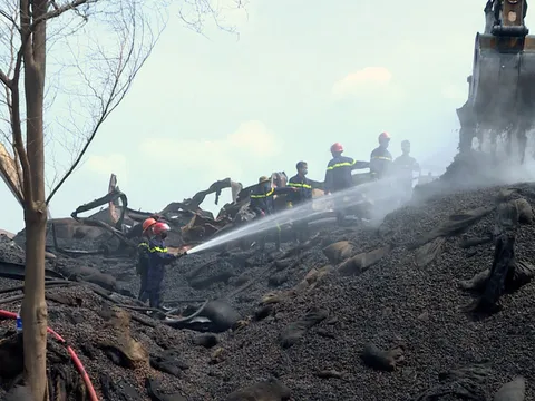 Cháy lớn tại kho chứa hạt điều rộng 10.000m2, thiệt hại hàng trăm tỷ đồng